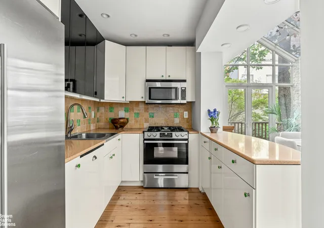 Photo 4 of Sale Pending at 131 E 38Th St, New York City, NY 10016 | MLS# RLS20039564 | Listing updated on 2026-07-30