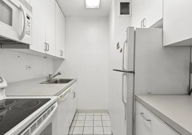 Photo 3 of Sale Pending at 300 E 54Th St #6C, New York, NY 10022 | MLS# RLS20039933 | Listing updated on 2026-04-18