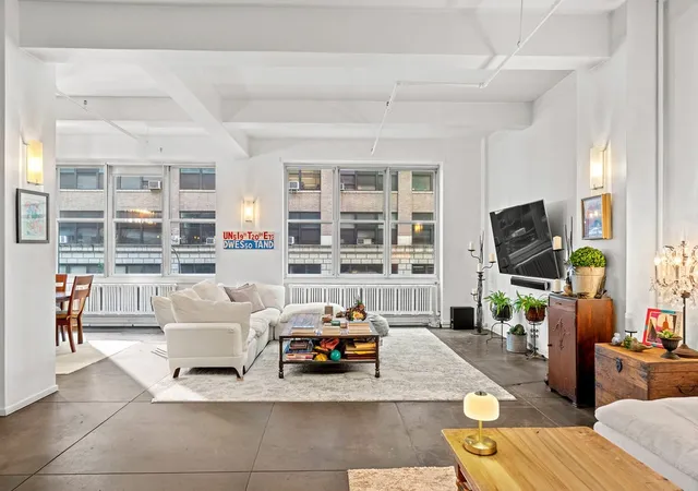 4th image of 335 W 38Th St, New York City, NY 10018