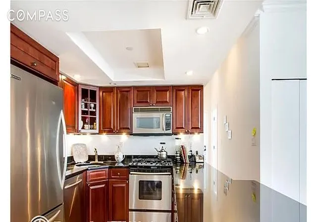 Photo 4 of Sale Pending at 25 Murray St #8F, New York, NY 10007 | MLS# RLS20041718 | Listing updated on 2025-12-12
