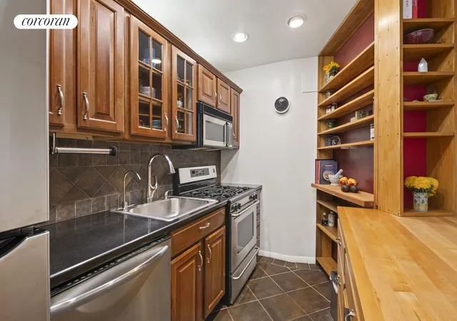 Photo 4 of House for sale at 100 Bank St #2E, New York, NY 10014 | MLS# RLS20041873 | Listing updated on 2026-03-14