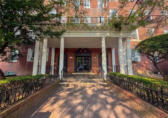Photo 2 of Sale Pending at 1500 Ocean Pkwy #4G, Brooklyn, NY 11230 | MLS# RLS20041909 | Listing updated on 2026-05-15
