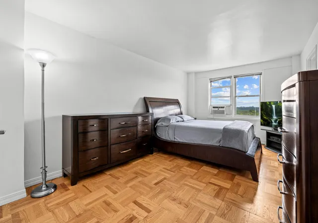 Photo 3 of Condo for sale at 4555 Henry Hudson Pkwy #908, Bronx, NY 10471 | MLS# RLS20042846 | Listing updated on 2026-01-10