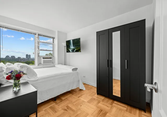 Photo 3 of House for sale at 4555 Henry Hudson Pkwy #908, Bronx, NY 10471 | MLS# RLS20042846 | Listing updated on 2026-01-10