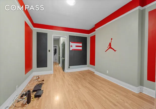 3rd image of 326 W 17Th St, New York City, NY 10011