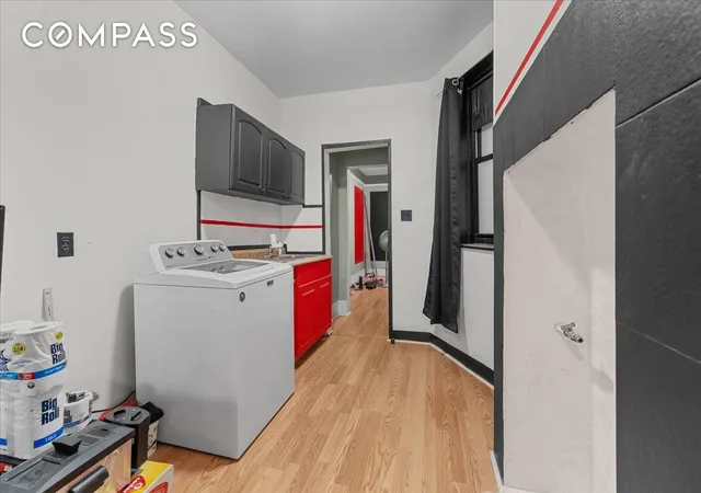 2nd image of 326 W 17Th St, New York City, NY 10011