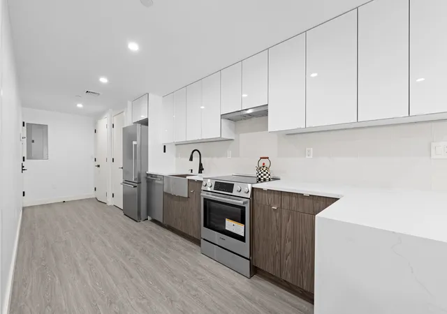 Photo 4 of Sale Pending at 46-40 Vernon Blvd #2B, Long Island City, NY 11101 | MLS# RLS20043022 | Listing updated on 2025-11-18