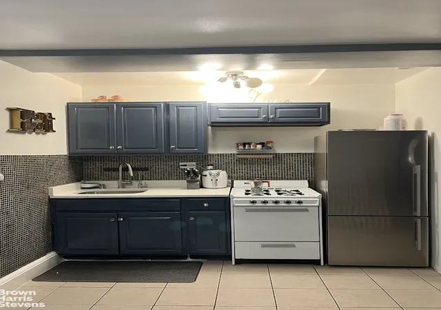Listing Photo 5 - Condo for sale in building located at 2524 Radcliff Ave, New York City, NY 10469