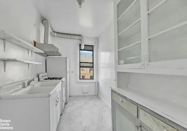 3rd image of 825 Walton Ave #5F, Bronx, NY 10451 | MLS# RLS20043108