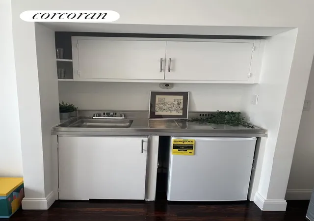 Listing Photo 2 - Condo for sale in building located at 45 Tudor City Pl, New York, NY 10017 - Unit #2019