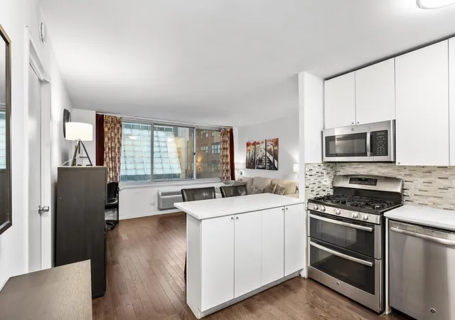 1st image of 333 E 45Th St #16A, New York, NY 10017 | MLS# RLS20043216