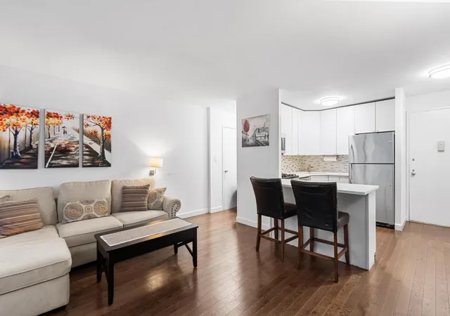 2nd image of 333 E 45Th St #16A, New York, NY 10017 | MLS# RLS20043216