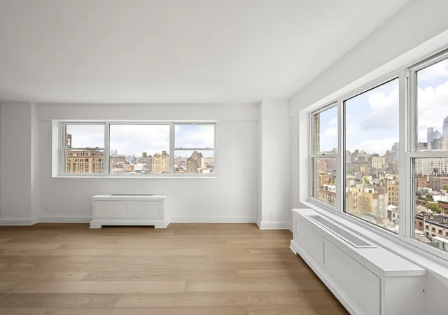 Photo 2 of Sale Pending at 2 5th Avenue #17R, New York, NY 10011 | MLS# RLS20043406 | Listing updated on 2025-11-16