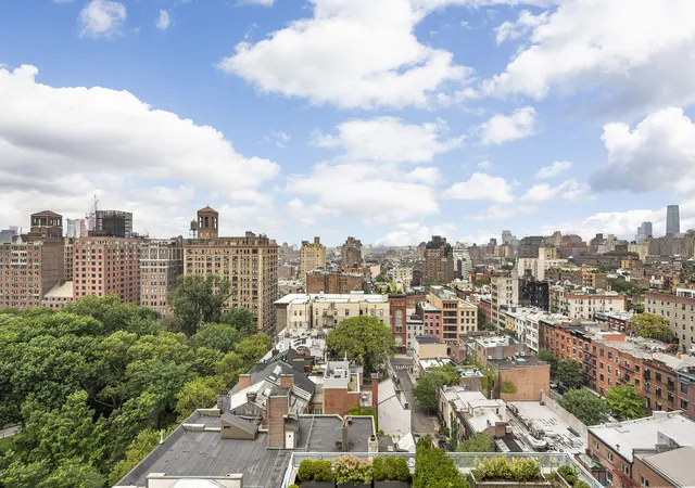 Photo 4 of Sale Pending at 2 5th Avenue #17R, New York, NY 10011 | MLS# RLS20043406 | Listing updated on 2025-11-16