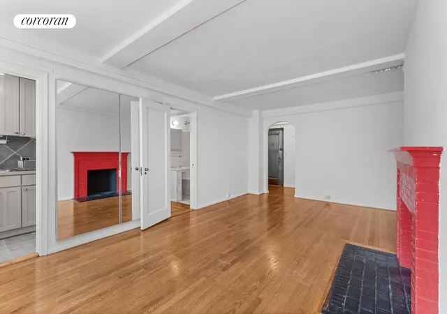 Listing Photo 2 - Condo for sale in 140 East 28th Owners Corp. located at 140 E 28Th St, New York, NY 10016 - Unit #5A