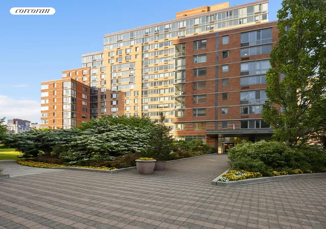 Photo 4 of House for sale at 425 Main St #PH2E, New York City, NY 10044 | MLS# RLS20043763 | Listing updated on 2026-05-18