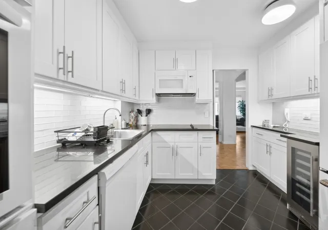 Photo 4 of House for sale at 475 Park Ave #8D, New York, NY 10022 | MLS# RLS20043848 | Listing updated on 2025-11-19