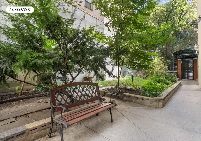 2nd image of 519 E 11Th St, New York, NY 10009