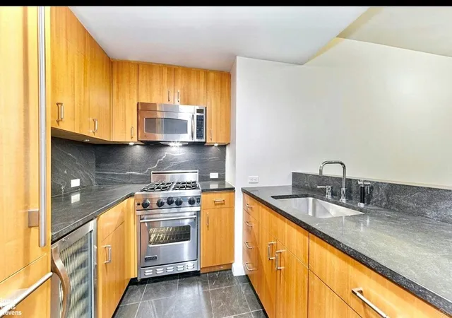Photo 3 of House for sale at 100 W 58th Street #5A, New York City, NY 10019 | MLS# RLS20044245 | Listing updated on 2026-08-03