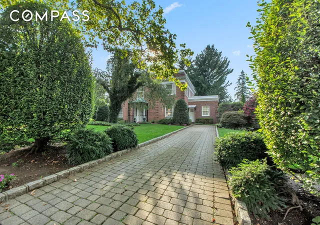 33rd image of 142 Bertha Pl, Staten Island, NY 10301 | MLS# RLS20044750