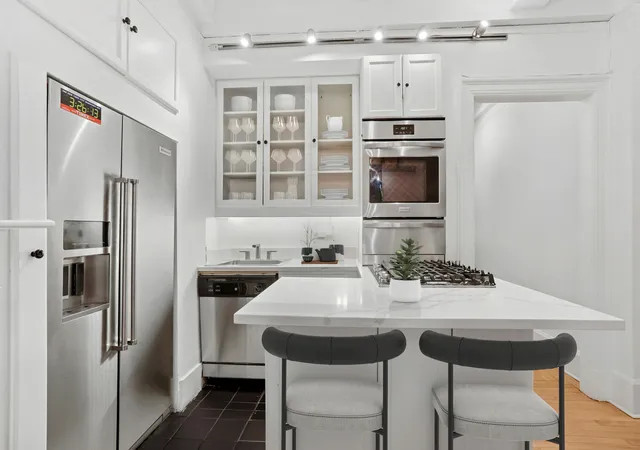 Photo 3 of House for sale at 212 E 48Th St #2E, New York, NY 10017 | MLS# RLS20045047 | Listing updated on 2026-03-09
