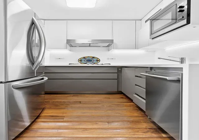 3rd image of 30 W 61St St, New York City, NY 10023