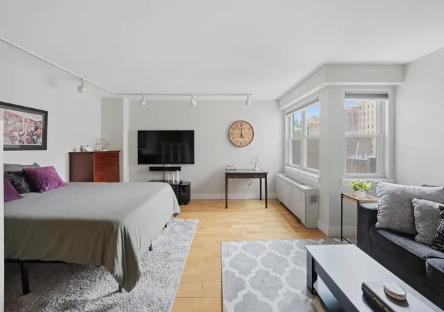 1st image of 101 W 12Th St #9Z, New York, NY 10011 | MLS# RLS20045302