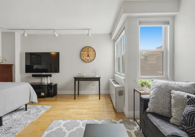 2nd image of 101 W 12Th St #9Z, New York, NY 10011 | MLS# RLS20045302