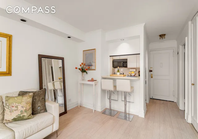 Photo 3 of Sale Pending at 251 E 51st Street #6K, New York, NY 10022 | MLS# RLS20045362 | Listing updated on 2026-01-15