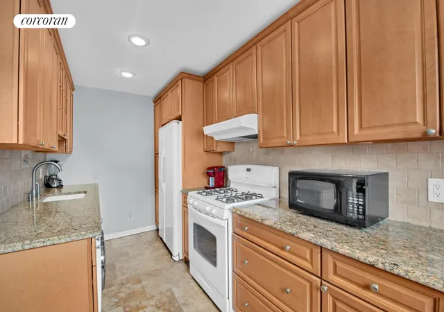3rd image of 21-29 Utopia Pkwy, New York City, NY 11357