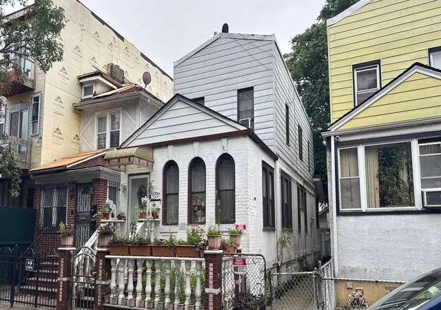 Photo 2 of Single family home for sale at 400 E 49th St, New York City, NY 11203 | MLS# RLS20045517 | Listing updated on 2026-09-01