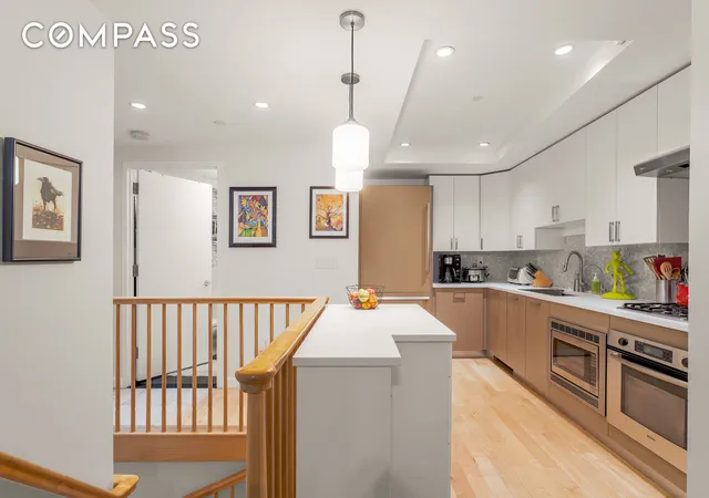 Photo 3 of Townhouse for sale at 560 Carroll St #1D, Brooklyn, NY 11215 | MLS# RLS20045699 | Listing updated on 2025-12-21