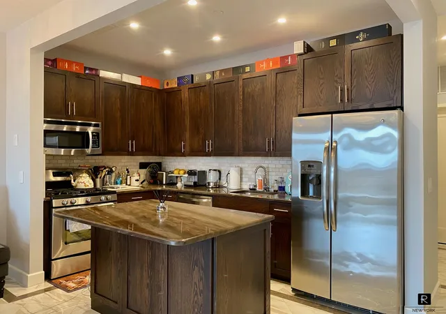 Photo 5 of House for sale at 90 Bay St Landing #4-J, Staten Island, NY 10301 | MLS# RLS20045769 | Listing updated on 2026-02-26