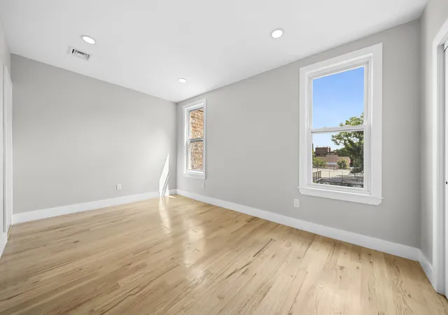 Photo 4 of Townhouse for sale at 27 Monaco Pl, Brooklyn, NY 11233 | MLS# RLS20046270 | Listing updated on 2026-01-01