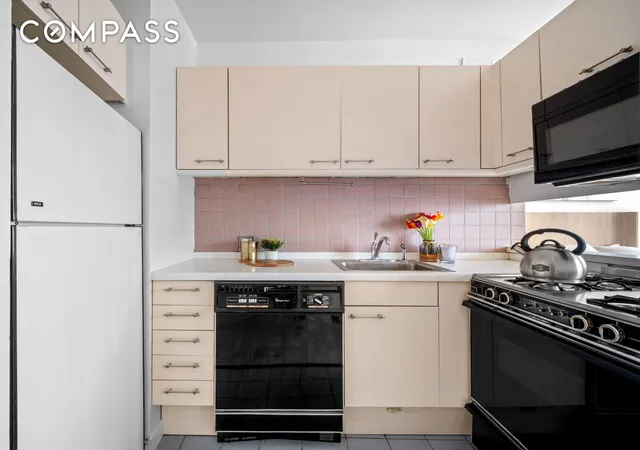 Photo 4 of Sale Pending at 300 E 93rd Street #21C, New York City, NY 10128 | MLS# RLS20047037 | Listing updated on 2026-07-30