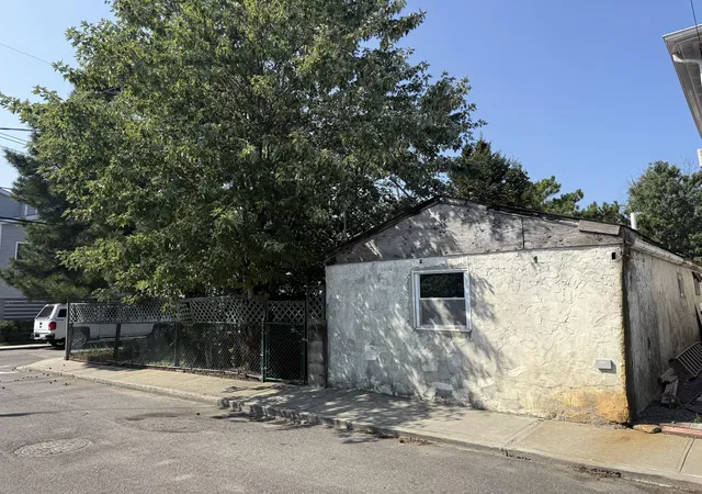 Photo 3 of Sale Pending at 815 Walton Rd, New York City, NY 11693 | MLS# RLS20047235 | Listing updated on 2026-07-30