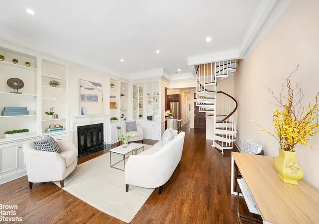 Listing Photo 1 - Condo for sale in building located at 24 W 70Th St, New York City, NY 10023 - Unit #PH4