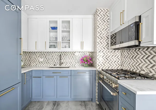 Listing Photo 3 - Condo for sale in building located at 200 E 61St St, New York City, NY 10065 - Unit #19DE
