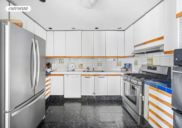 Listing Photo 4 - Condo for sale in building located at 33 E End Ave, New York City, NY 10028 - Unit #3AB