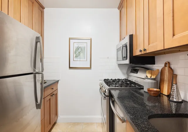 Photo 3 of Sale Pending at 2025 Broadway #5C, New York, NY 10023 | MLS# RLS20047811 | Listing updated on 2026-07-30