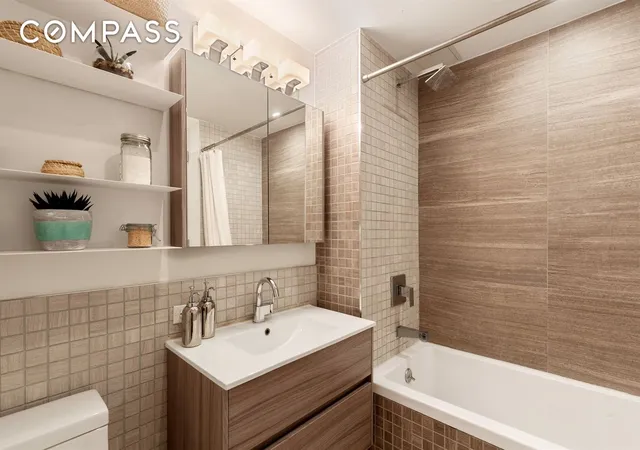 Photo 3 of House for sale at 954 Bergen St #5D, Brooklyn, NY 11216 | MLS# RLS20048779 | Listing updated on 2025-12-18
