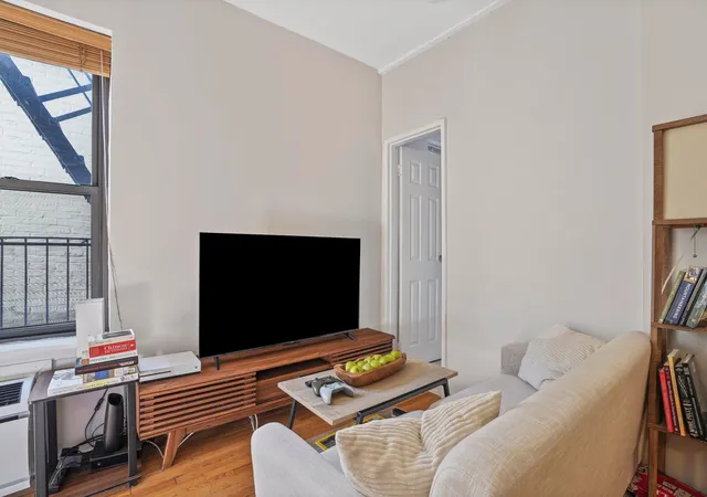 Homes for sale in New York City, NY | 160 E 91St St #7B, New York City, NY 10128 | MLS# RLS20049229