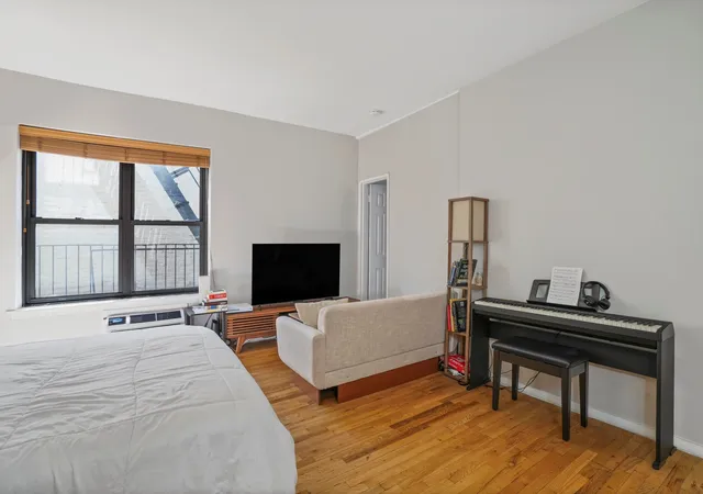 Homes for sale in New York City, NY | 160 E 91St St #7B, New York City, NY 10128 | MLS# RLS20049229