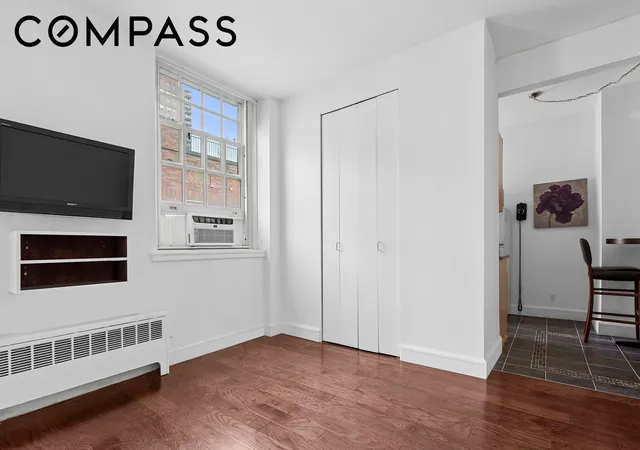 2nd image of 509 E 77Th St, New York City, NY 10075