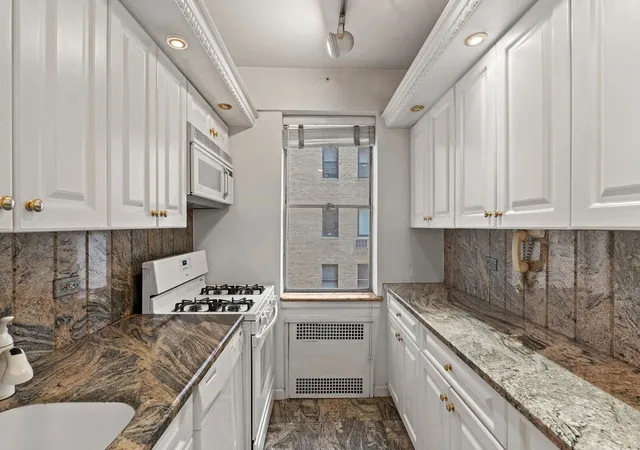 Photo 3 of Sale Pending at 860 5th Avenue #7-L, New York, NY 10065 | MLS# RLS20049327 | Listing updated on 2026-04-30