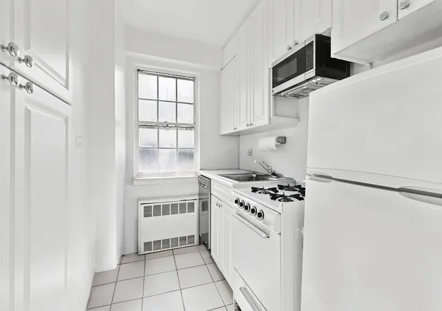 Photo 3 of House for sale at 245 E 35th Street #4H, New York, NY 10016 | MLS# RLS20049353 | Listing updated on 2026-03-19