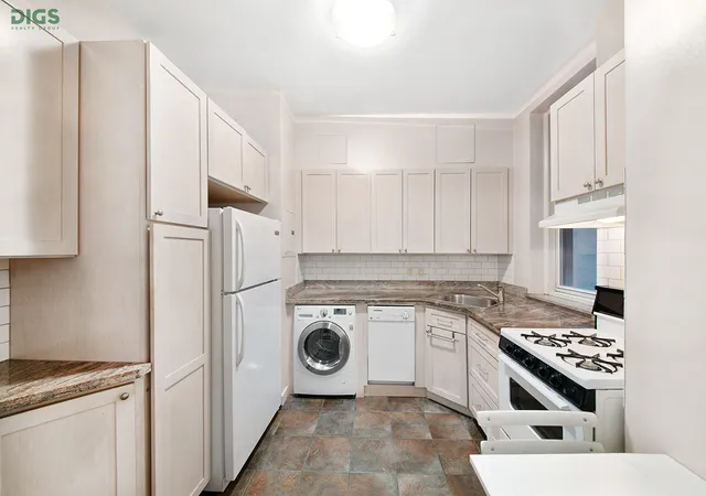 Photo 3 of Condo for sale at 955 Park Ave #3SE, New York, NY 10028 | MLS# RLS20049518 | Listing updated on 2026-03-12