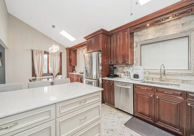 Photo 3 of Sale Pending at 100 Marisa Cir, New York City, NY 10309 | MLS# RLS20049672 | Listing updated on 2026-07-30