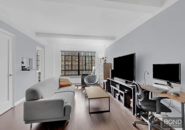 2nd image of 10 Park Ave, New York, NY 10016