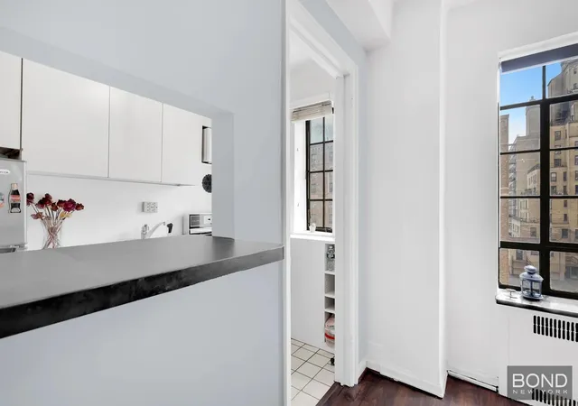 3rd image of 10 Park Ave, New York, NY 10016